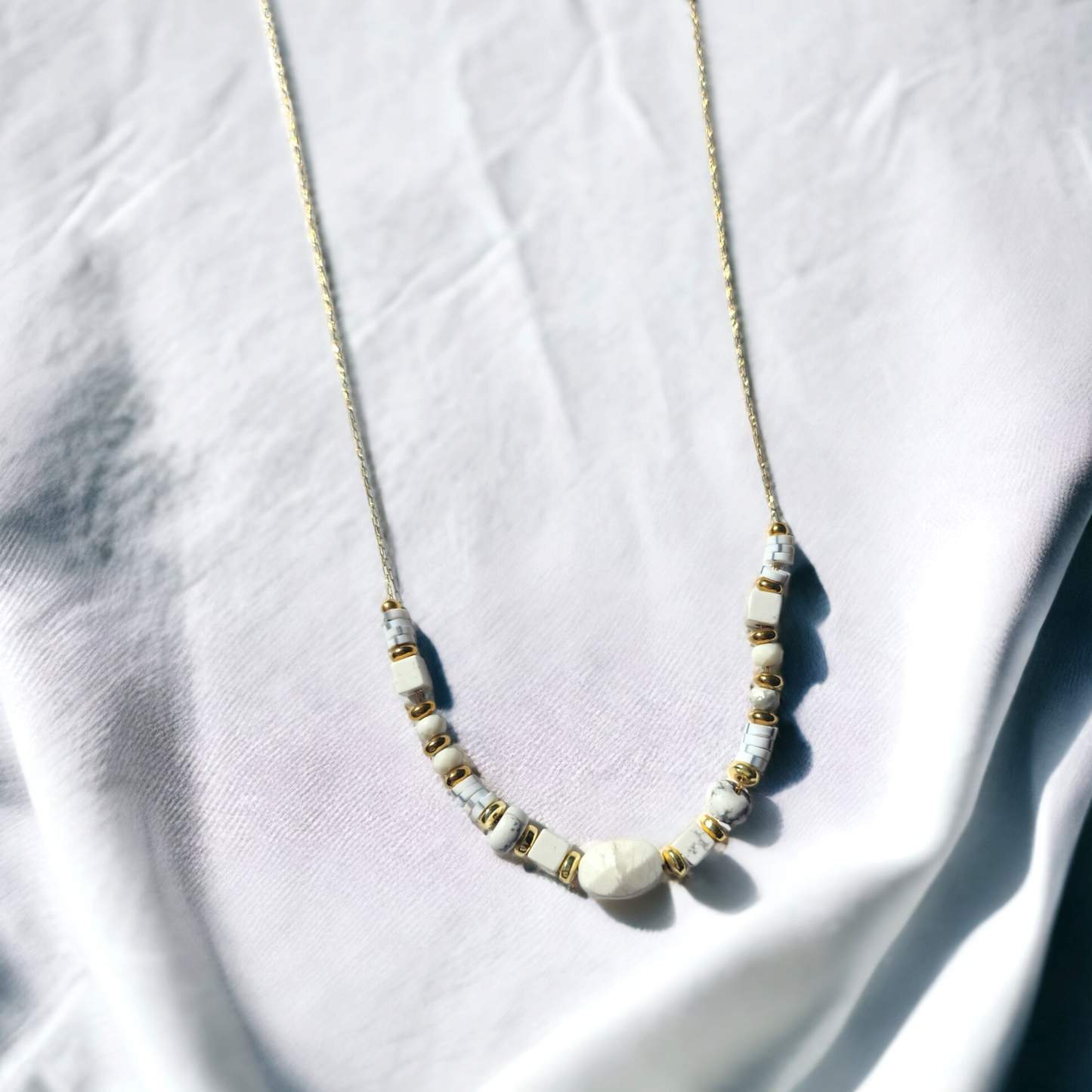 Collier Howlite