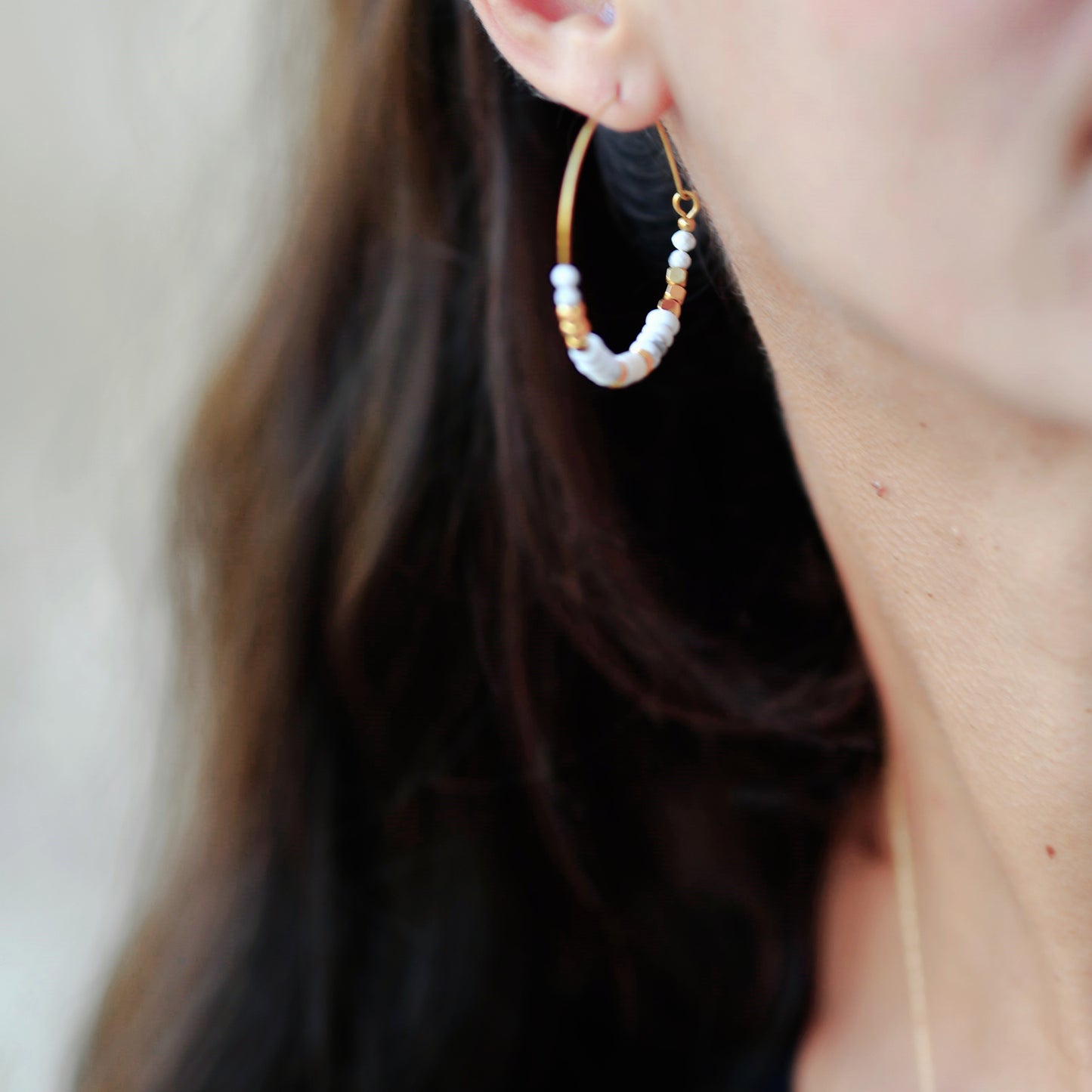 Boucles d'oreilles Créoles Howlite