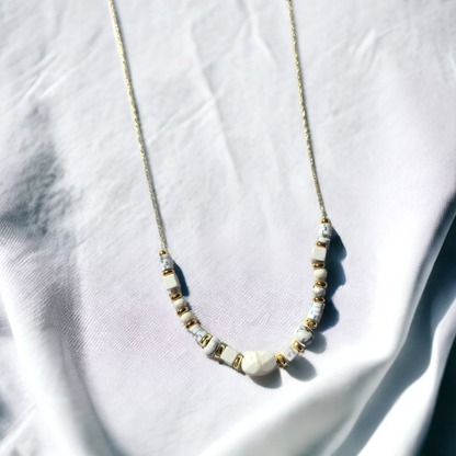 Collier Howlite